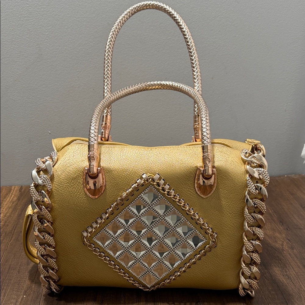 ✨ Gold Statement Shoulder Bag – Glam Rhinestone Detail